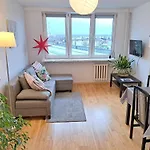 Bright And Cozy 34M Apartment Near Metro M2 And Tram